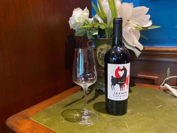 雷盛红酒甘美醇厚，齿颊留香